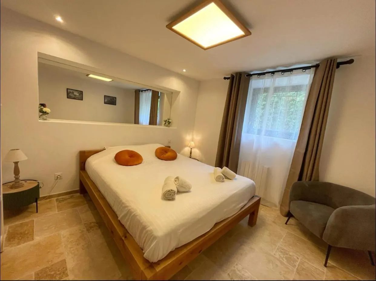 Appartement Les Hotes Saint Quenin - Chambre 1 - Piscine à Vaison-la-Romaine Séjour chez l'habitant
