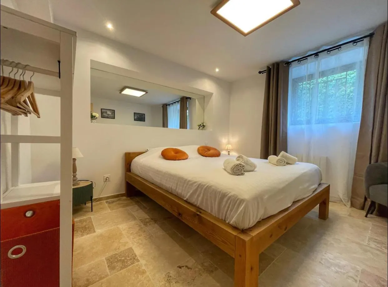 Appartement Les Hotes Saint Quenin - Chambre 1 - Piscine à Vaison-la-Romaine Séjour chez l'habitant