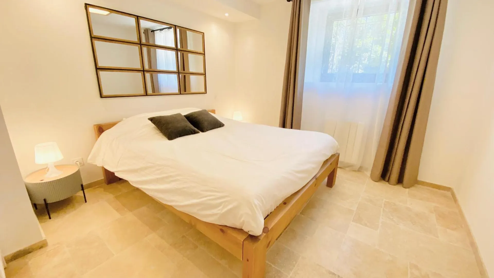 Appartement Les Hotes Saint Quenin - Chambre 1 - Piscine à Vaison-la-Romaine Séjour chez l'habitant