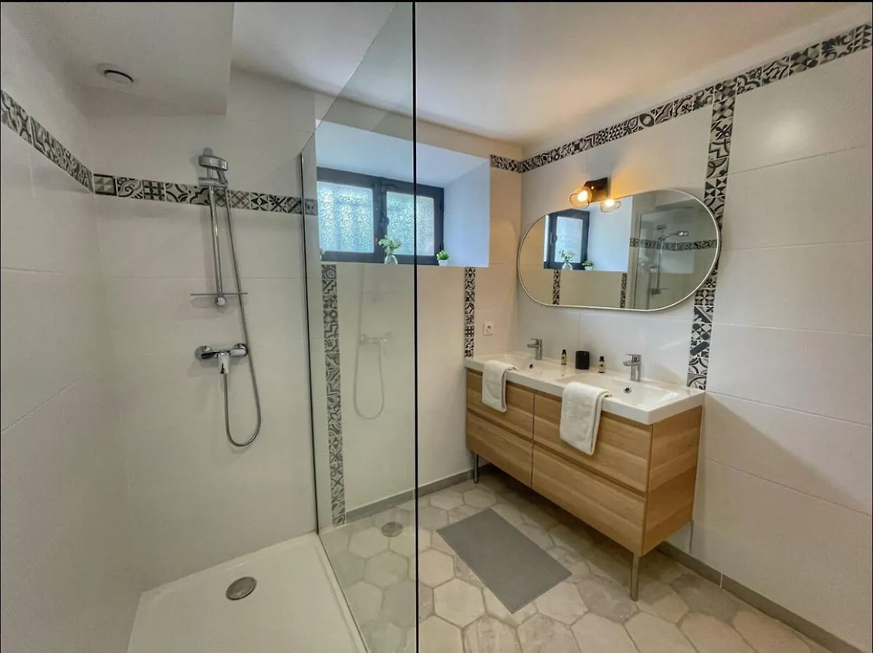 Séjour chez l'habitant Appartement Les Hotes Saint Quenin - Chambre 1 - Piscine à Vaison-la-Romaine